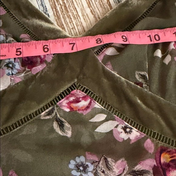 WHITE HOUSE BLACK MARKET STAPPY VELVET TRIM FLORAL DRESS - Picture 6 of 14